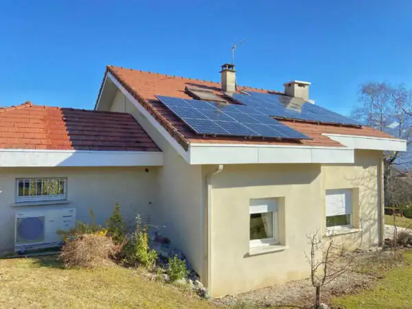 Panneaux solaires après nettoyage – rendement optimal